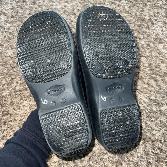 Crocs Black Rubber Clogs Slip Resistant Size 7 - Picture 6 of 6